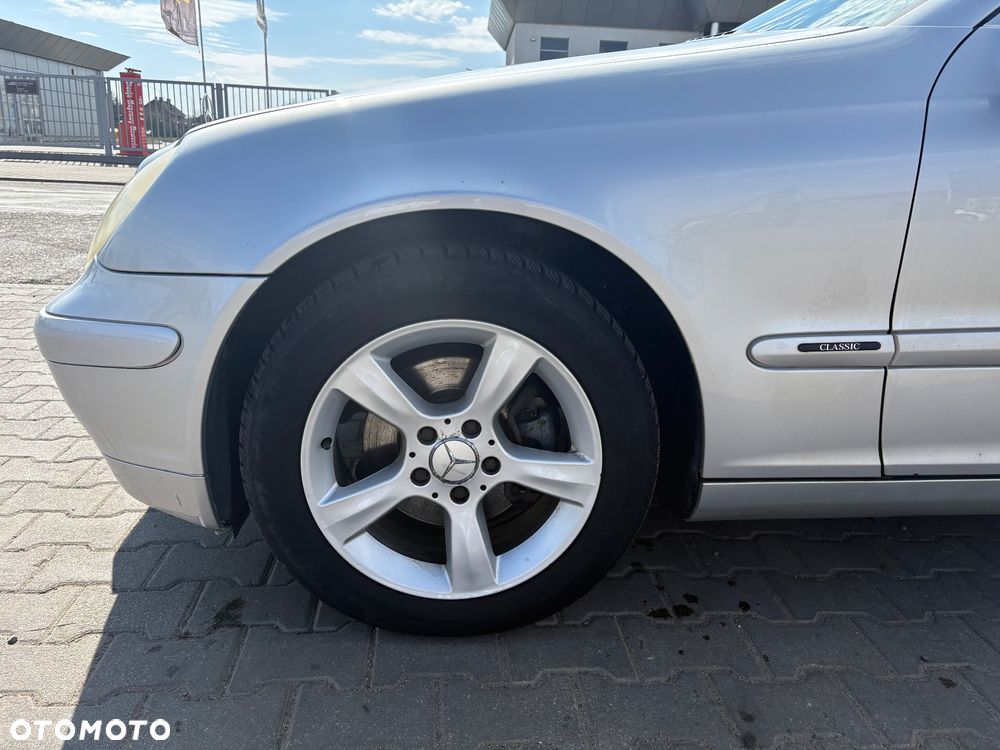 Mercedes-Benz Klasa C 180 T Kompressor Classic - 7