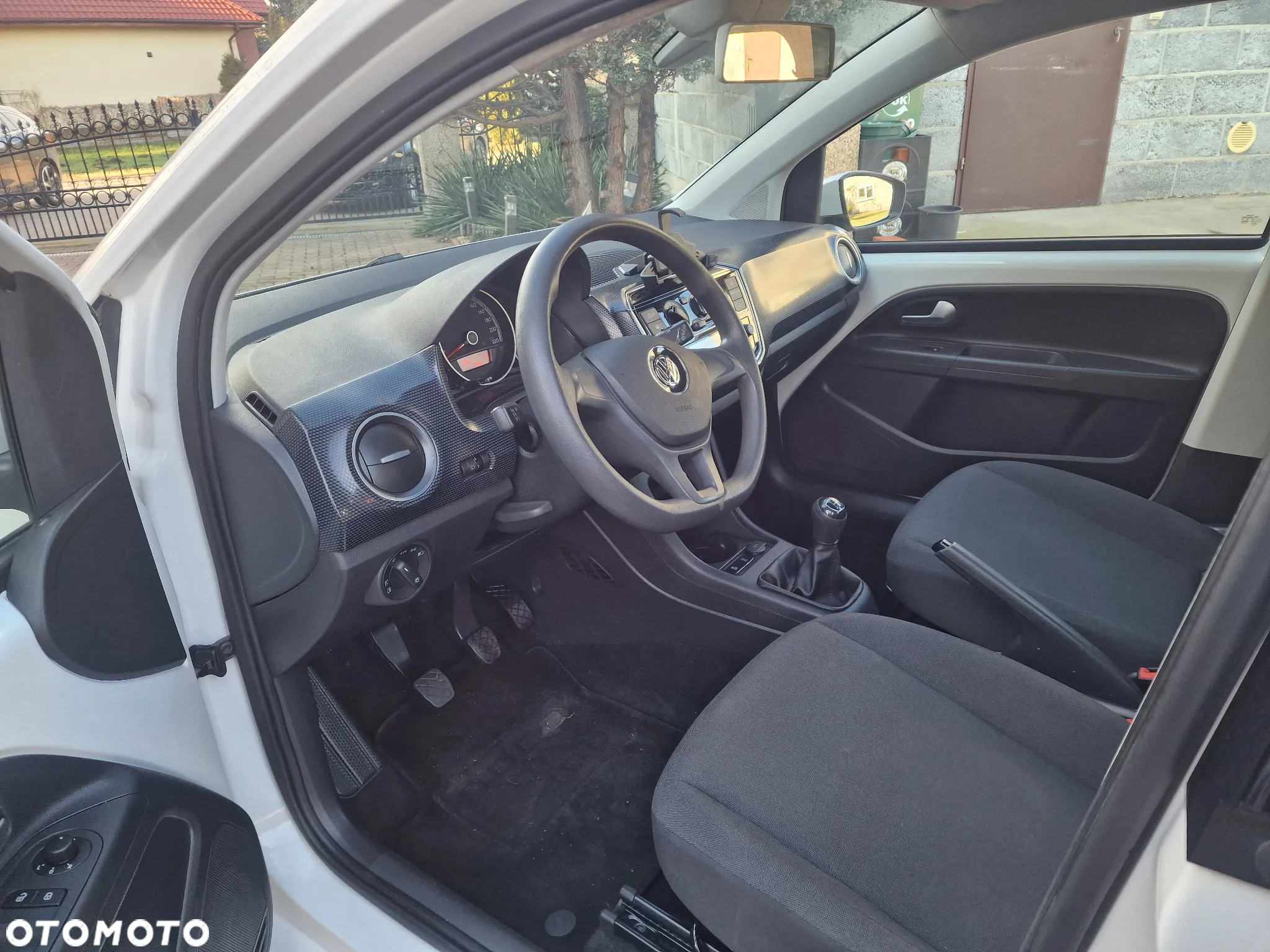 Volkswagen up! (BlueMotion Technology) move - 11
