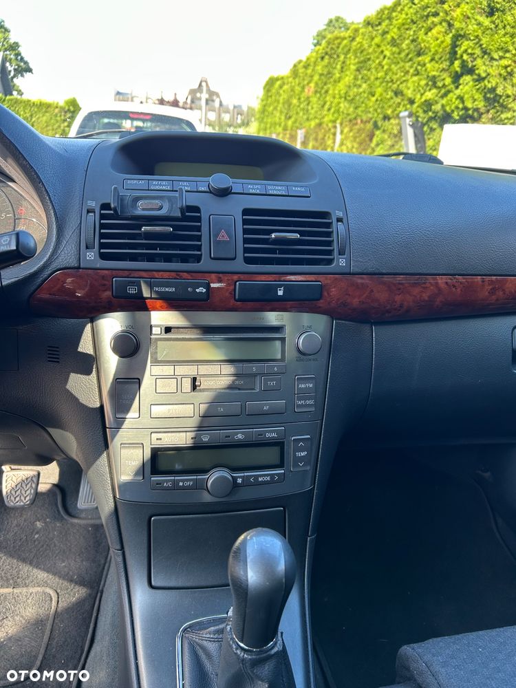 Toyota Avensis - 12