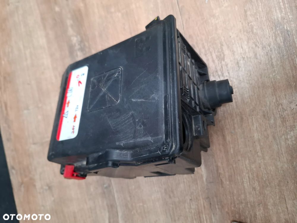 Peuegot 308 Skrzynka bezpieczników, przekaznik świec 9803299780 9804601780 - 1