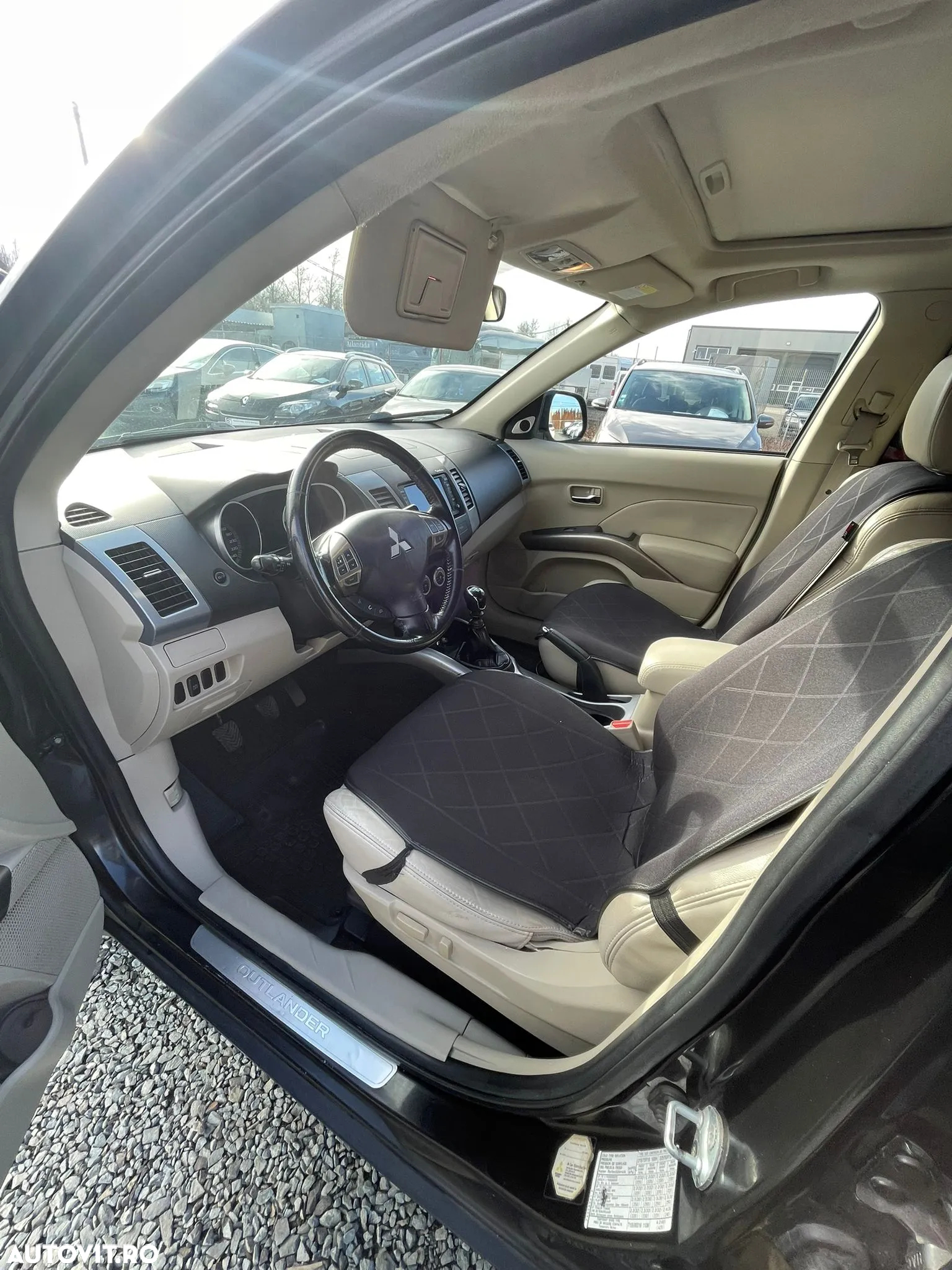 Mitsubishi Outlander 2.2 DI-D NAVI Instyle - 14