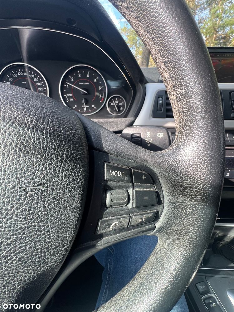 BMW Seria 3 320i xDrive - 19