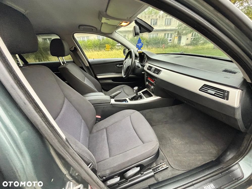 BMW Seria 3 318i - 32