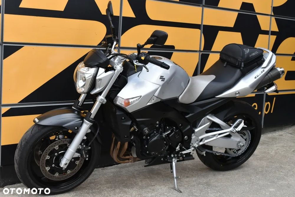 Suzuki GSR - 7