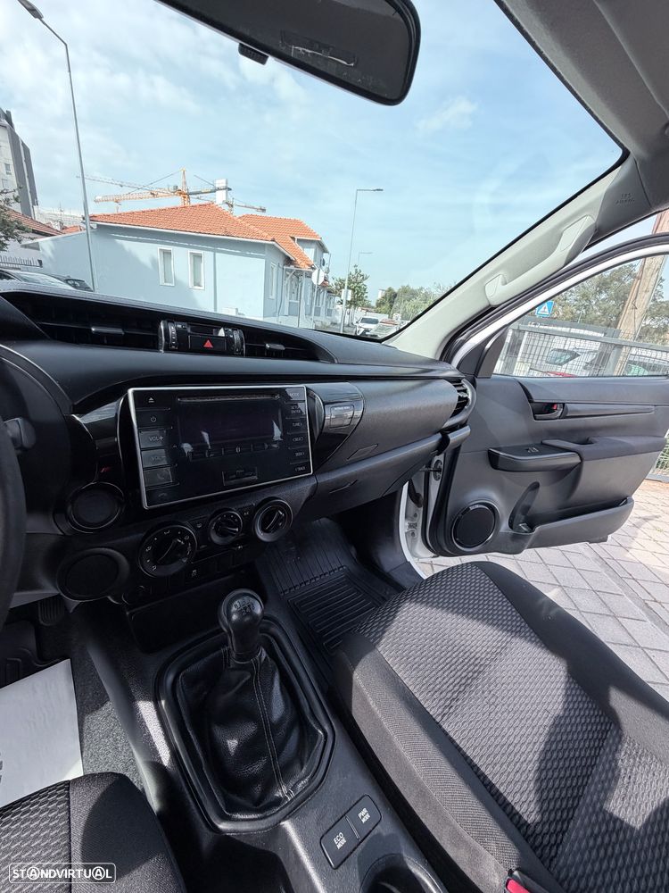 Toyota Hilux 2.4 D-4D 2WD CE - 18