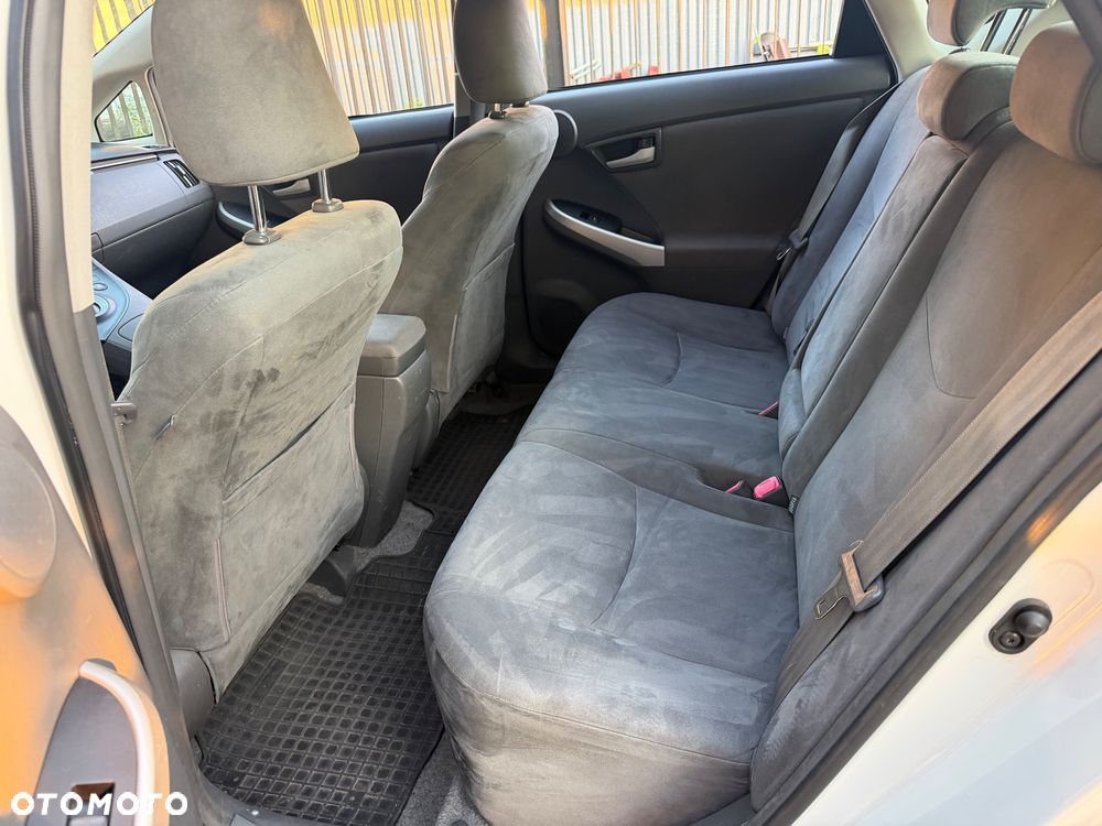 Toyota Prius 1.8 HSD Prestige - 10