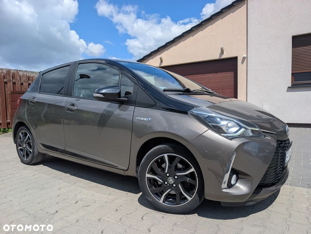 Toyota Yaris Hybrid 100 Selection Passion - 2