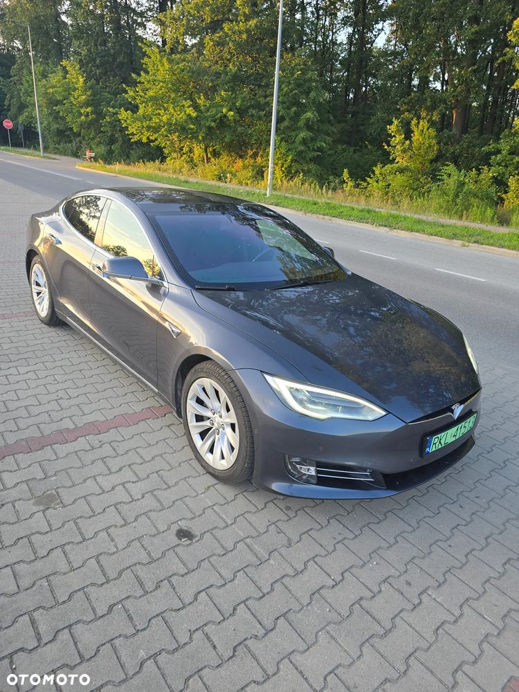 Tesla Model S - 3