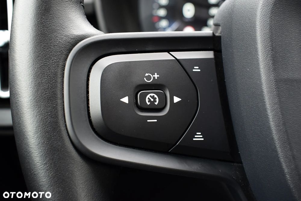Volvo XC 40 T3 Momentum - 10