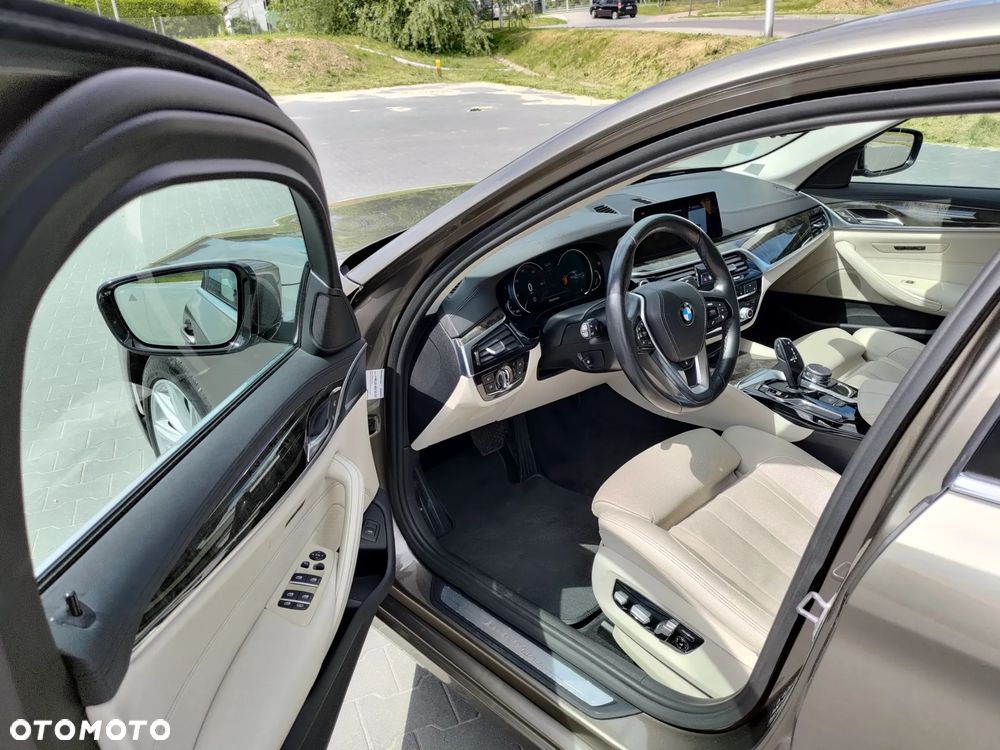 BMW Seria 5 530i xDrive Luxury Line - 16