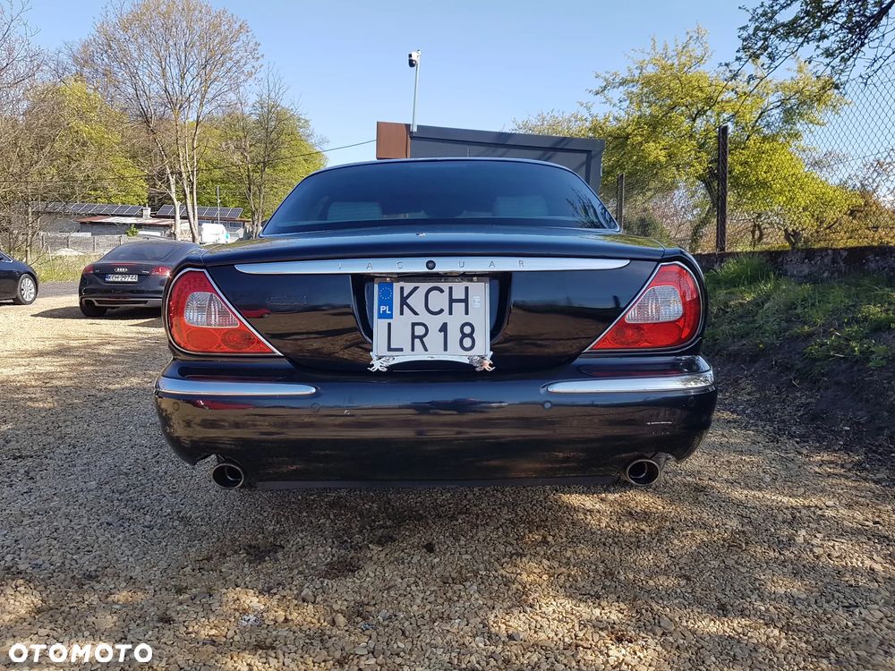 Jaguar XJ - 10