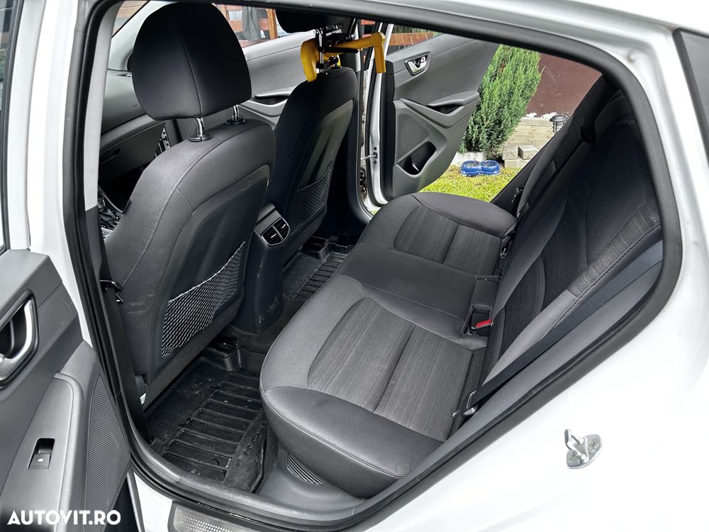 Hyundai IONIQ - 12