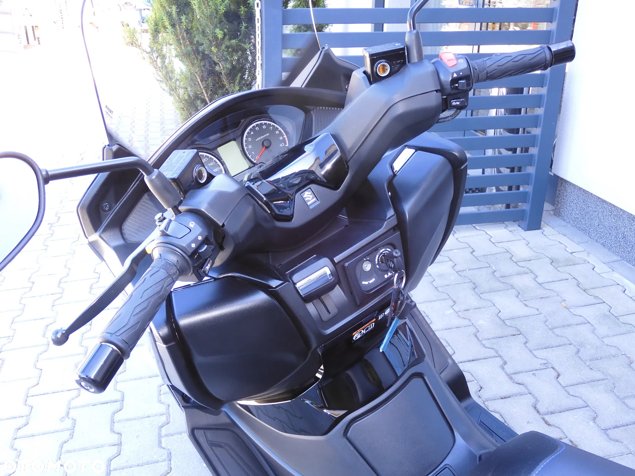 Suzuki Burgman - 27