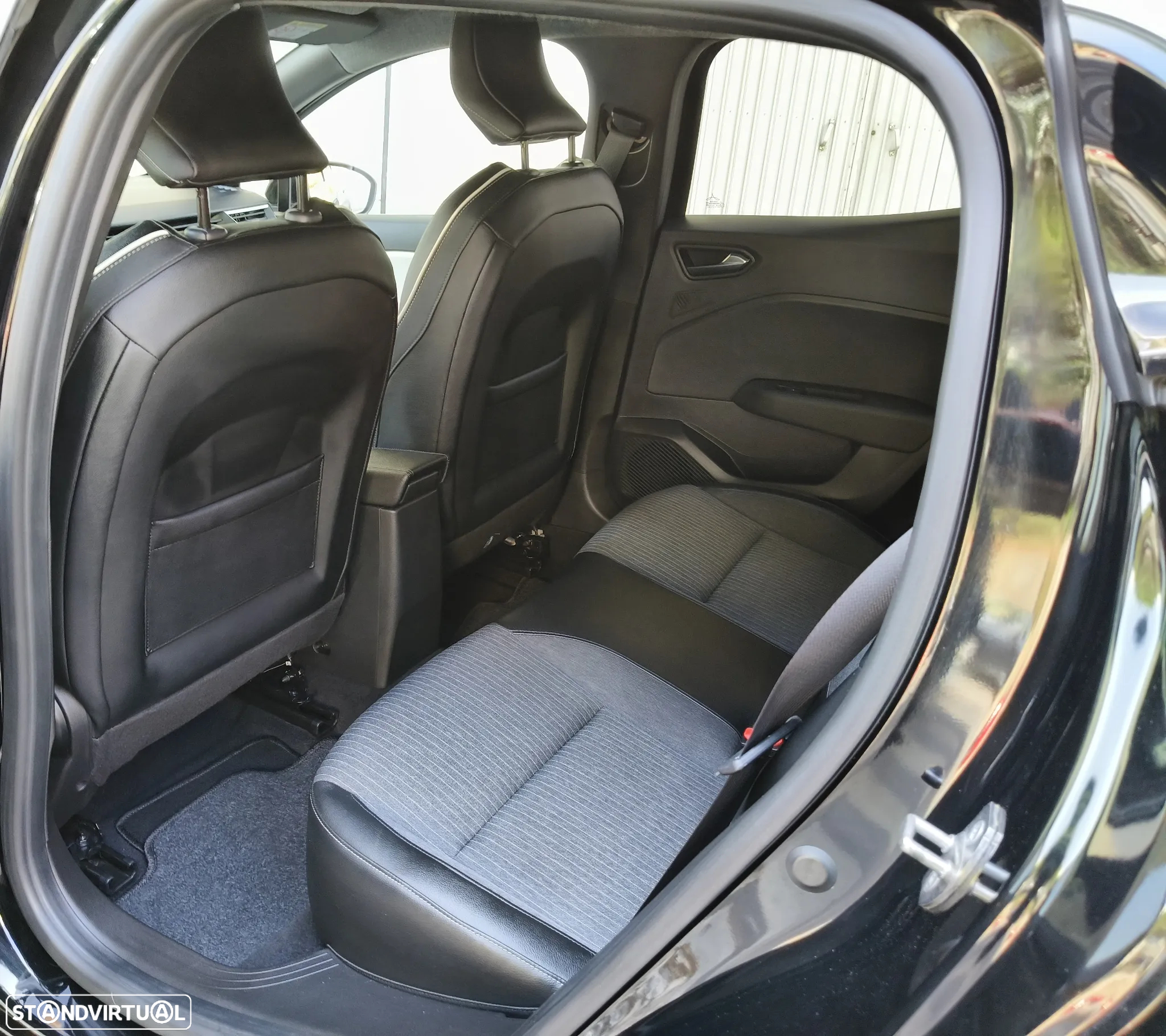 Renault Clio 1.0 TCe Techno Bi-Fuel - 26
