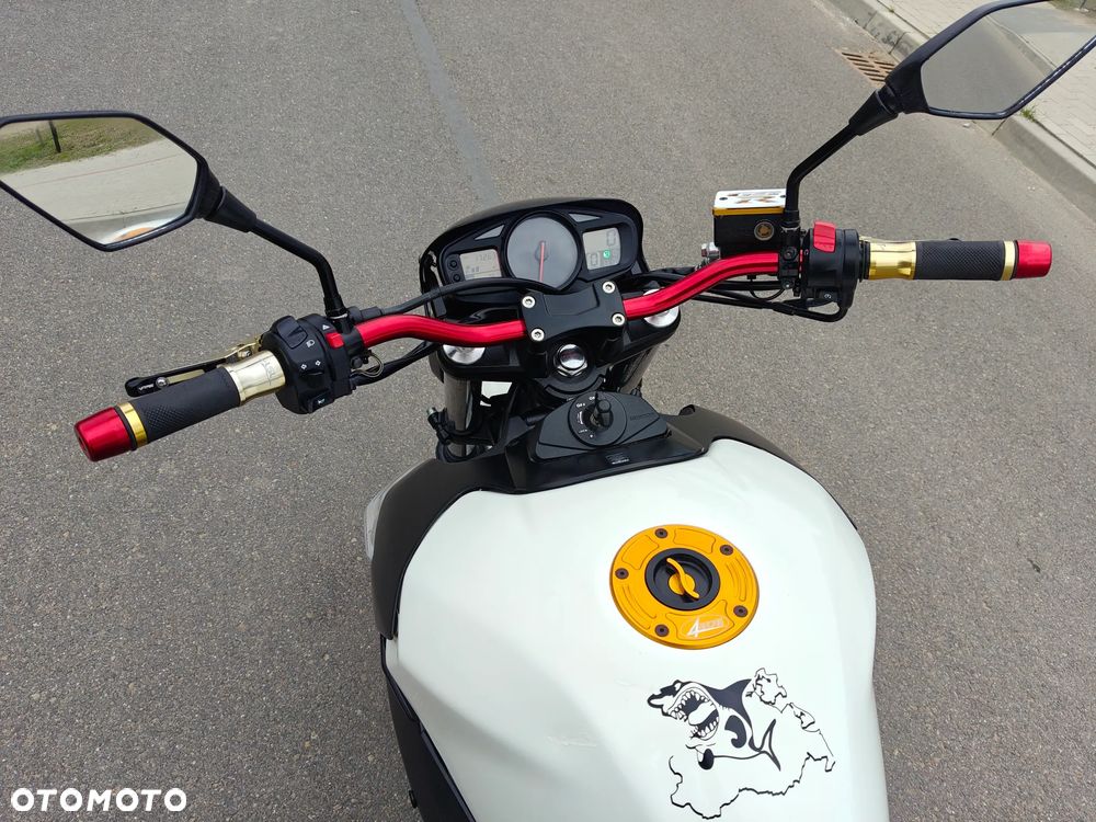 Suzuki GSR - 13