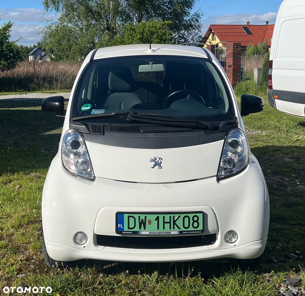 Peugeot iOn - 1