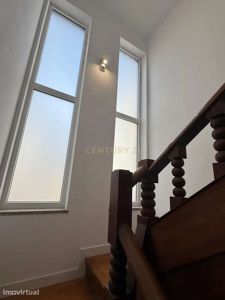 T2 Renovado no centro do Porto – Acesso direto a pátio + arrumo com lu - Grande imagem: 3/25