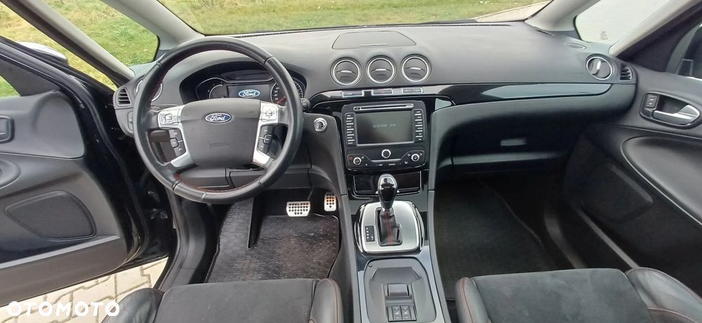 Ford S-Max - 13