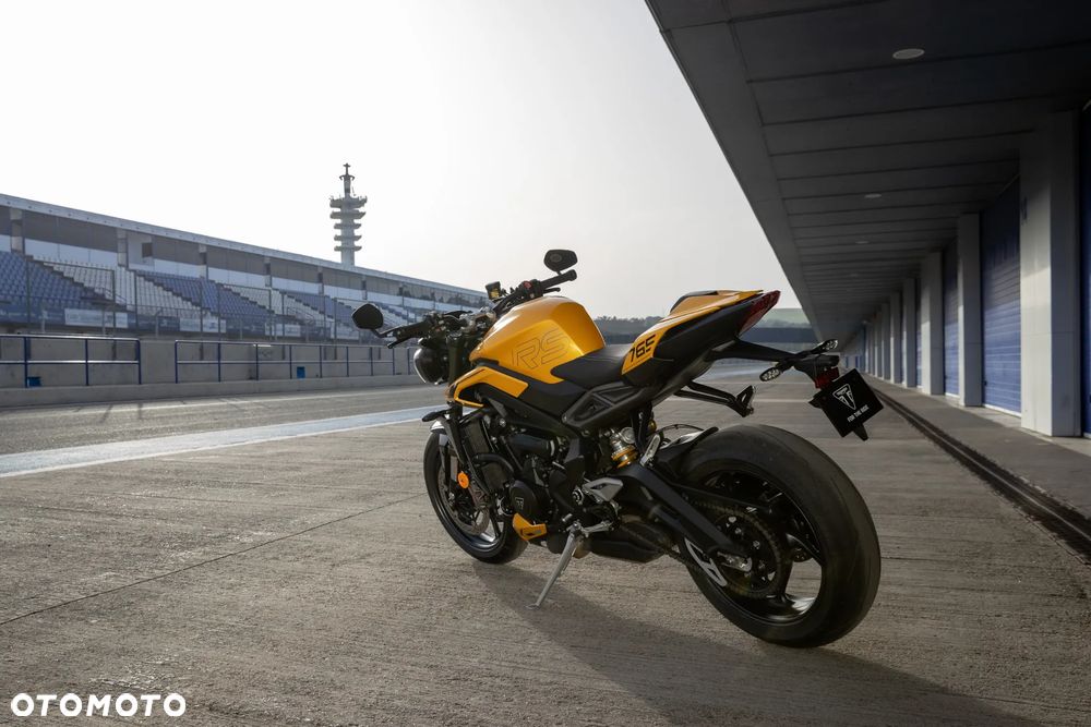 Triumph Street Triple - 16