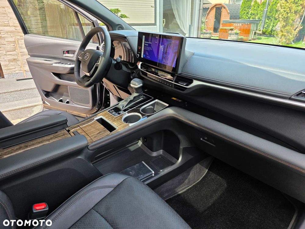Toyota Sienna - 17