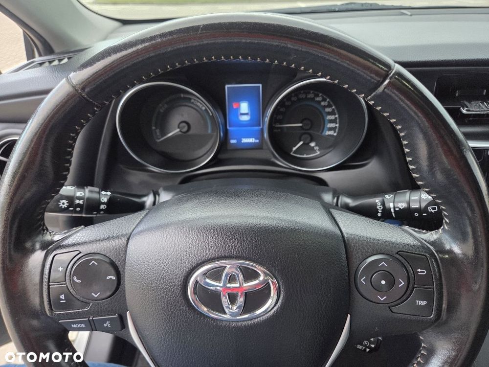 Toyota Auris - 2