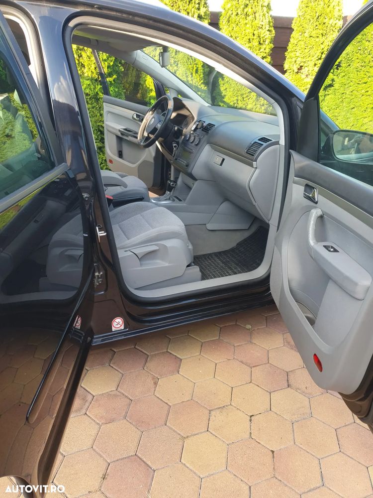 Volkswagen Touran - 27