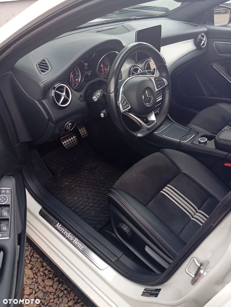 Mercedes-Benz CLA 200 7G-DCT AMG Line - 2