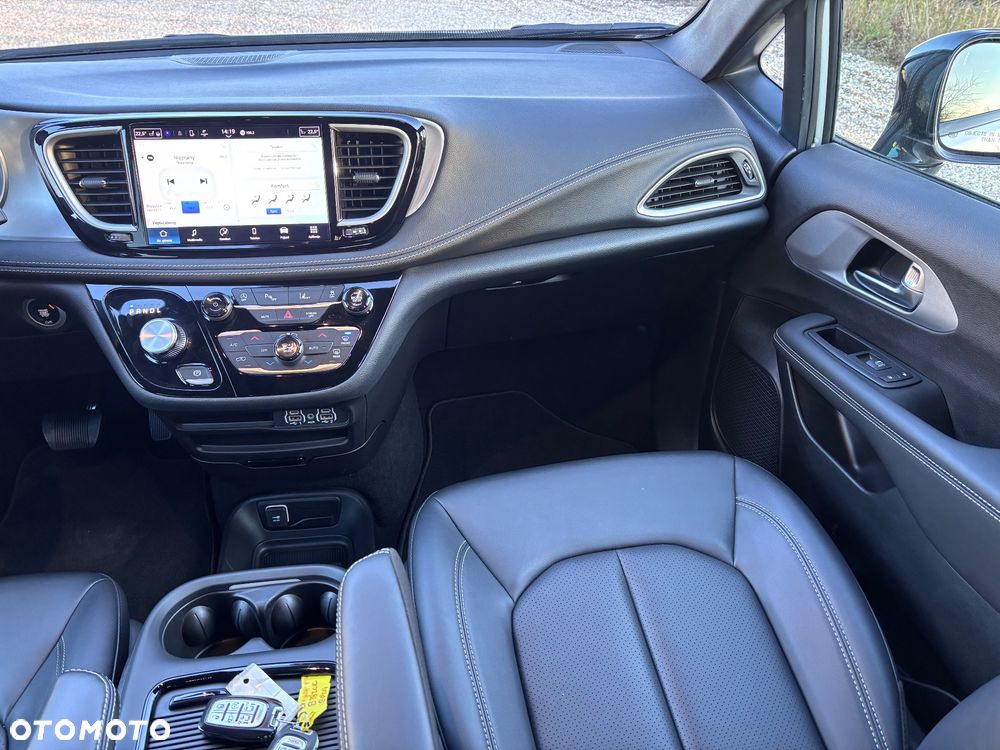 Chrysler Pacifica - 26