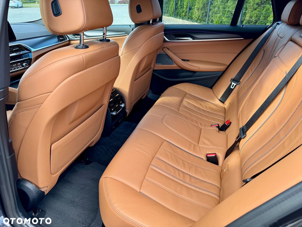 BMW Seria 5 530i Touring M Sport Edition - 16