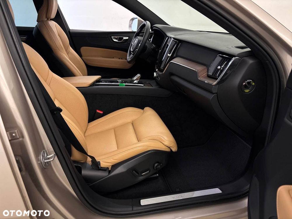 Volvo XC 60 B4 D AWD Ultimate Bright - 7