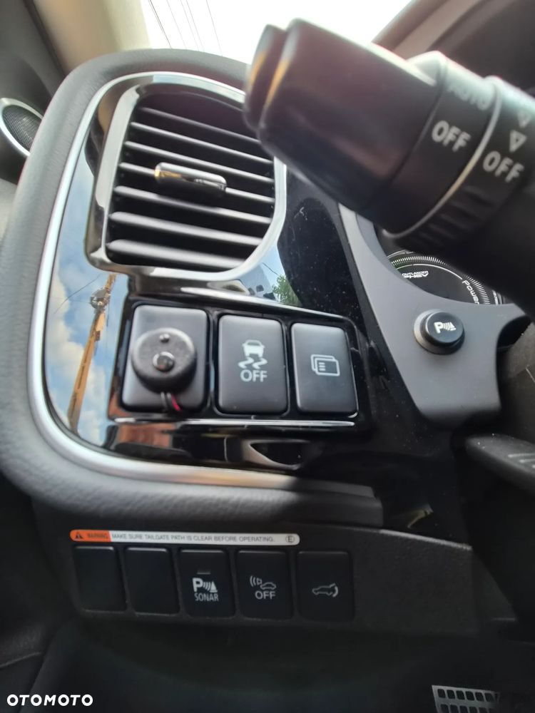 Mitsubishi Outlander - 30