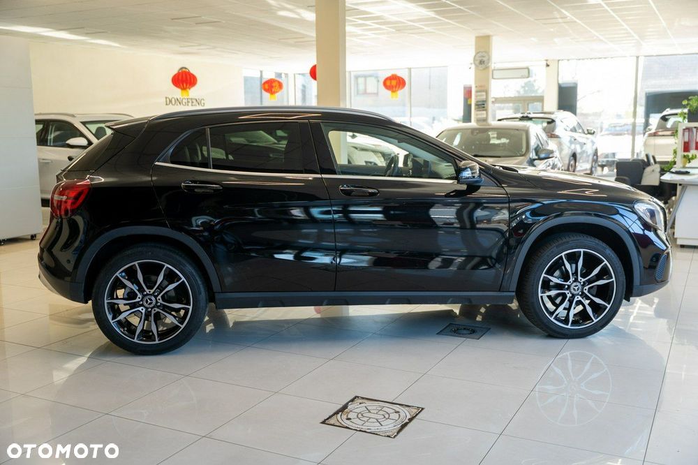 Mercedes-Benz GLA 200 7G-DCT - 4