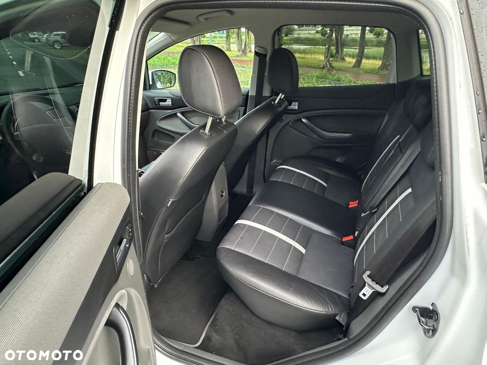 Ford Kuga - 24