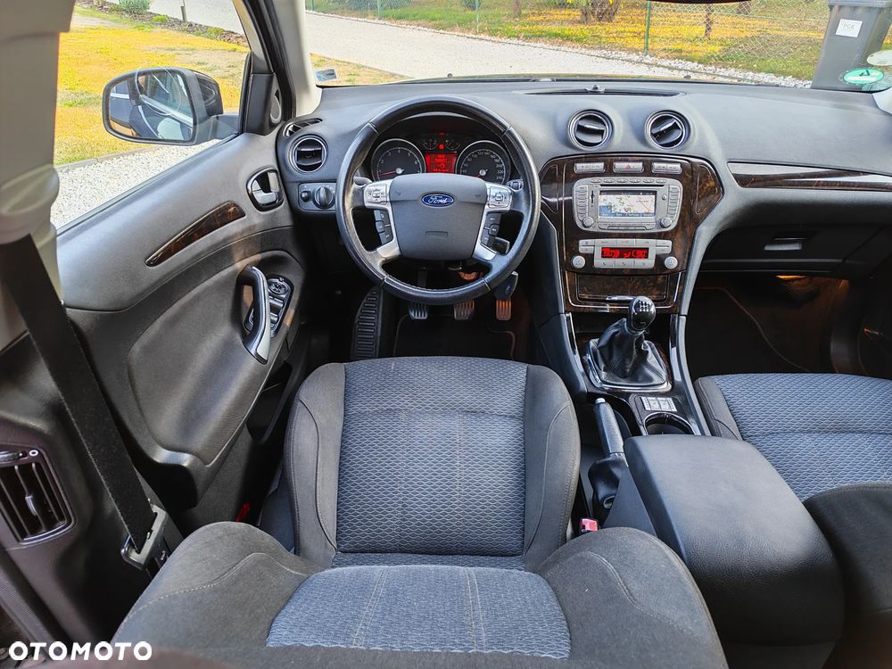 Ford Mondeo 2.0 Ghia X100 / X - 12