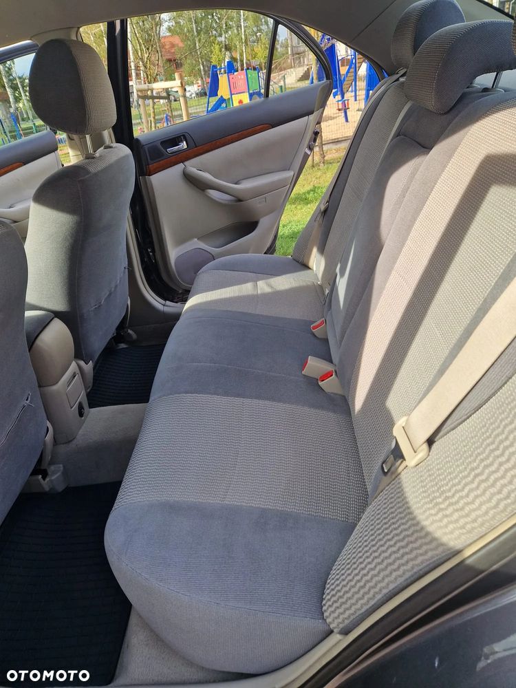 Toyota Avensis - 15