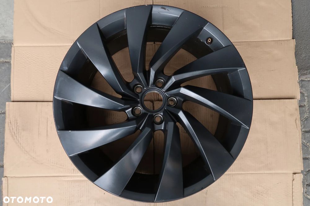 C15 FELGA ALUMINIOWA VW 3G8601025D 8X20ET40 - 1
