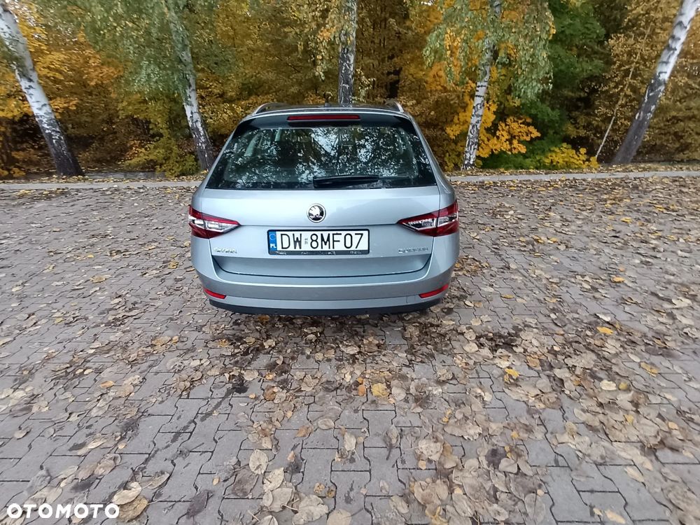 Skoda Superb 2.0 TDI Ambition DSG - 2