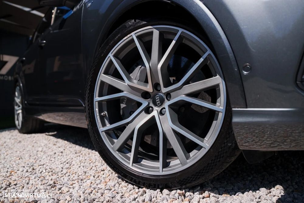 Audi SQ7 4.0 TDI V8 quattro Tiptronic 7L — fotografia 32