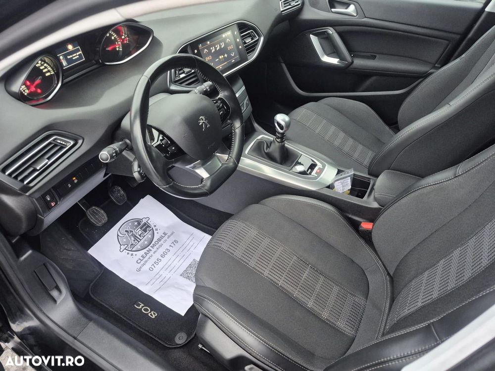 Peugeot 308 - 8