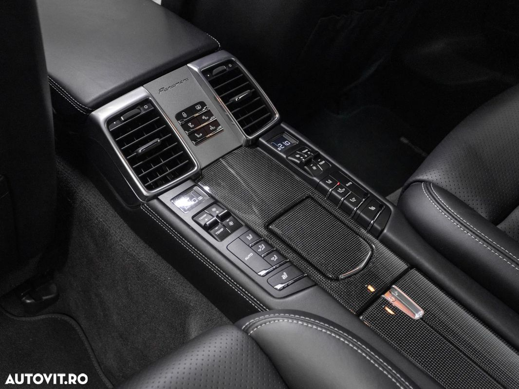 Porsche Panamera - 33