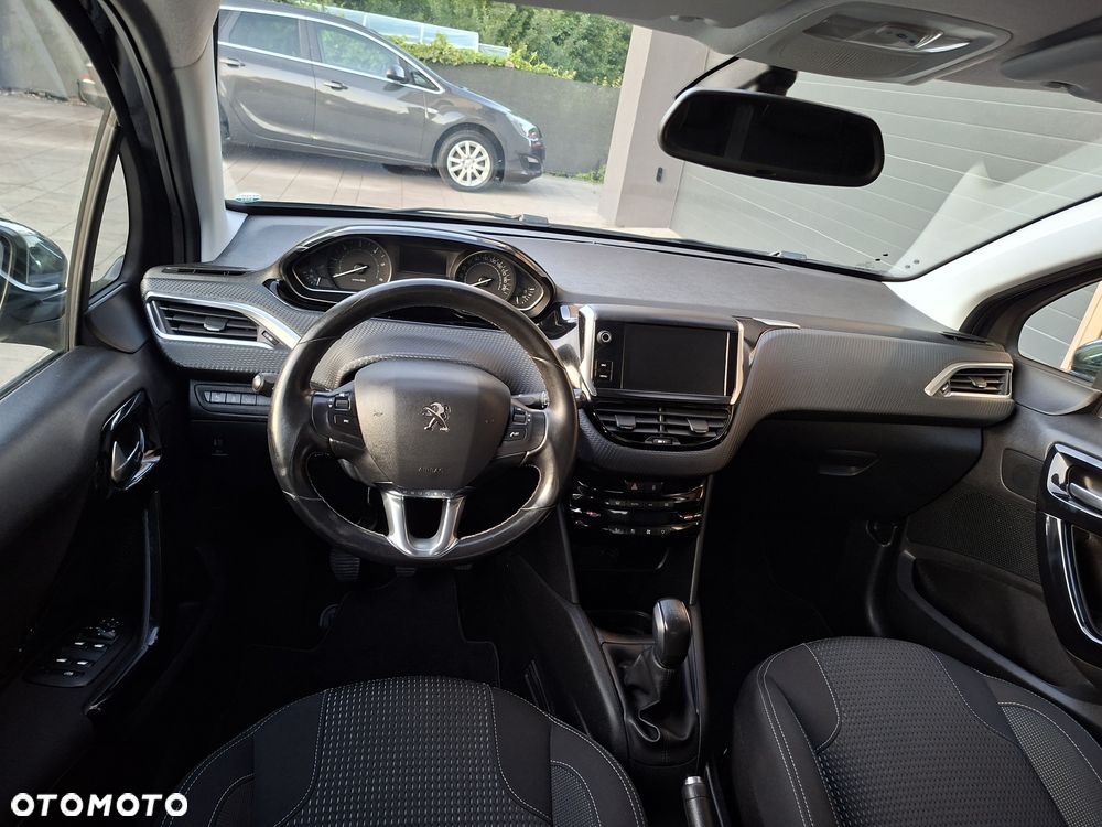 Peugeot 208 - 10