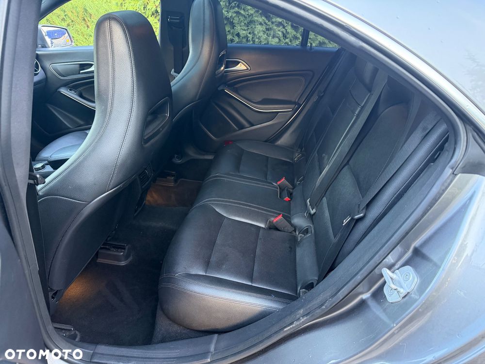 Mercedes-Benz CLA 250 7G-DCT AMG Line - 17
