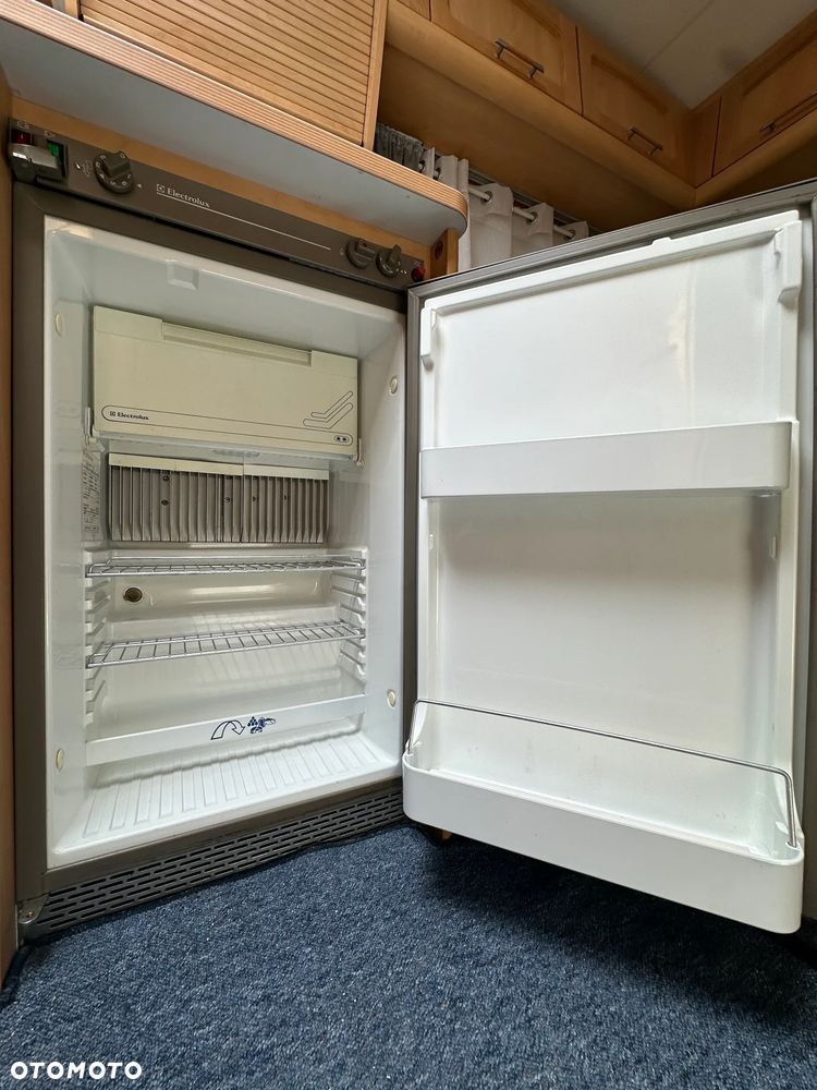Burstner 500 VENTANA z napędem i markizą kasetową THULE. - 29