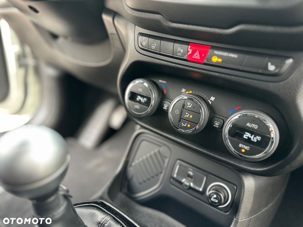 Jeep Renegade 1.6 E-torQ Night Eagle - 11