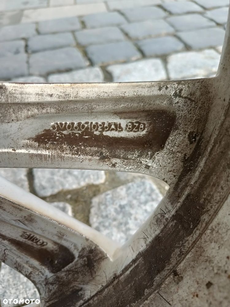 Felga aluminiowa 18 Skoda Superb 3 III 8Jx18H2 ET44 3V0601025AL - 13