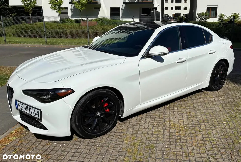 Alfa Romeo Giulia - 8