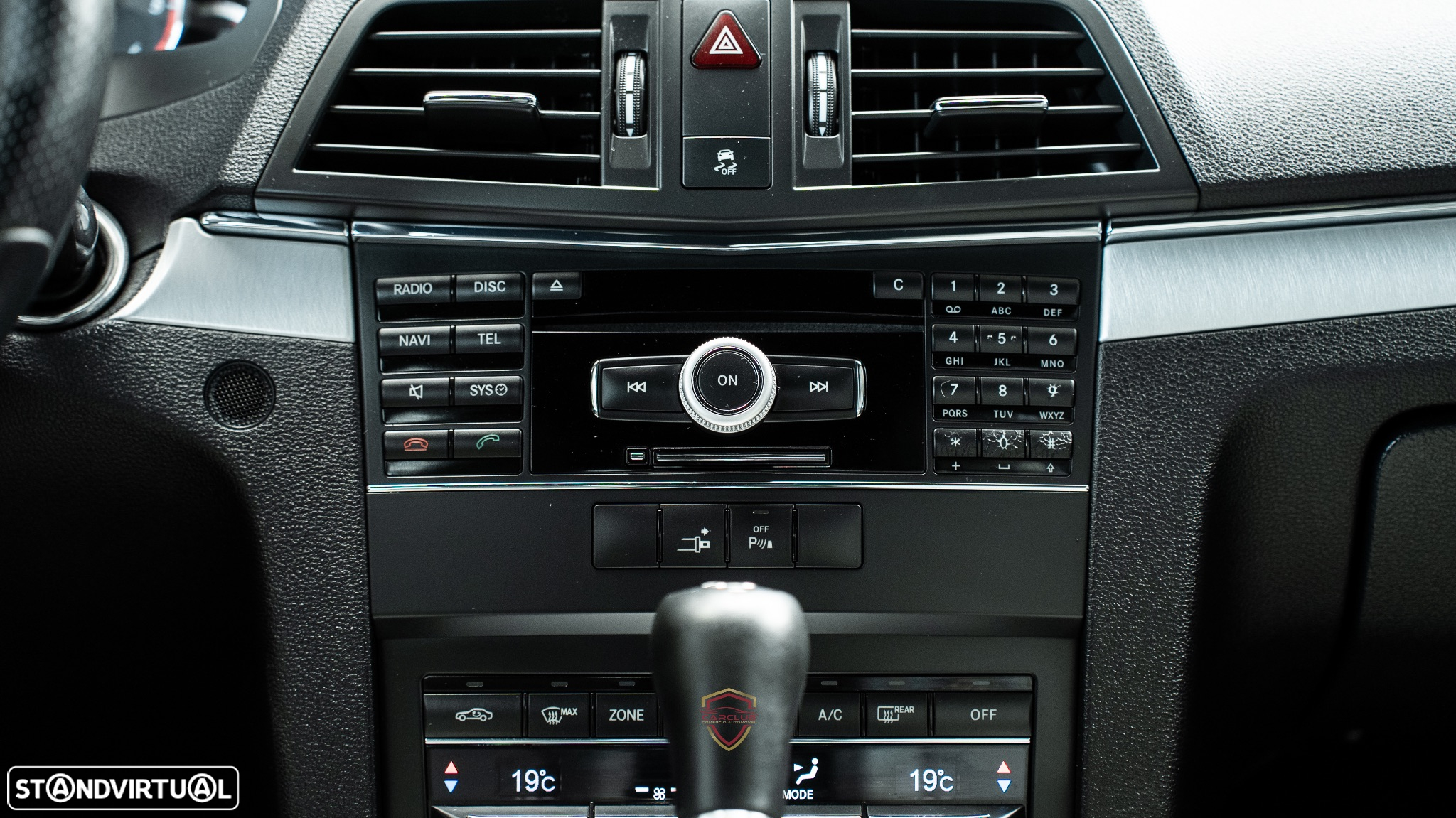 Mercedes-Benz E 220 CDi Avantgarde BlueEfficiency Auto - 26