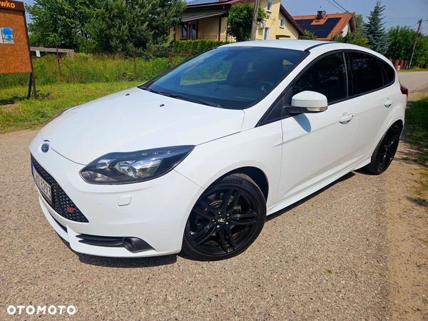 Ford Focus 2.0 EcoBoost ST mit Leder-Sport-Paket