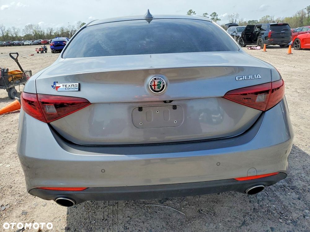 Alfa Romeo Giulia 2.0 Turbo 16V AT8-Q4 Veloce Ti - 6