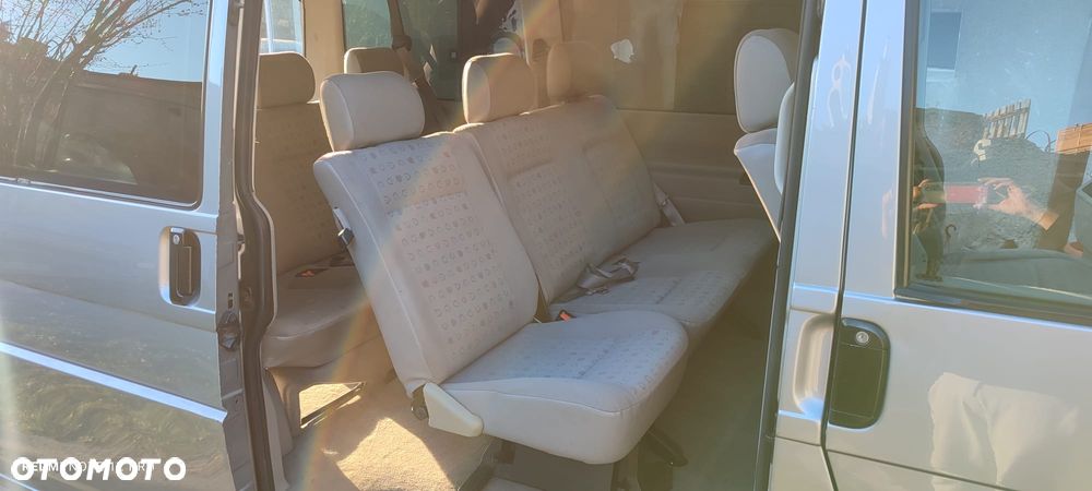 Volkswagen Caravelle - 23